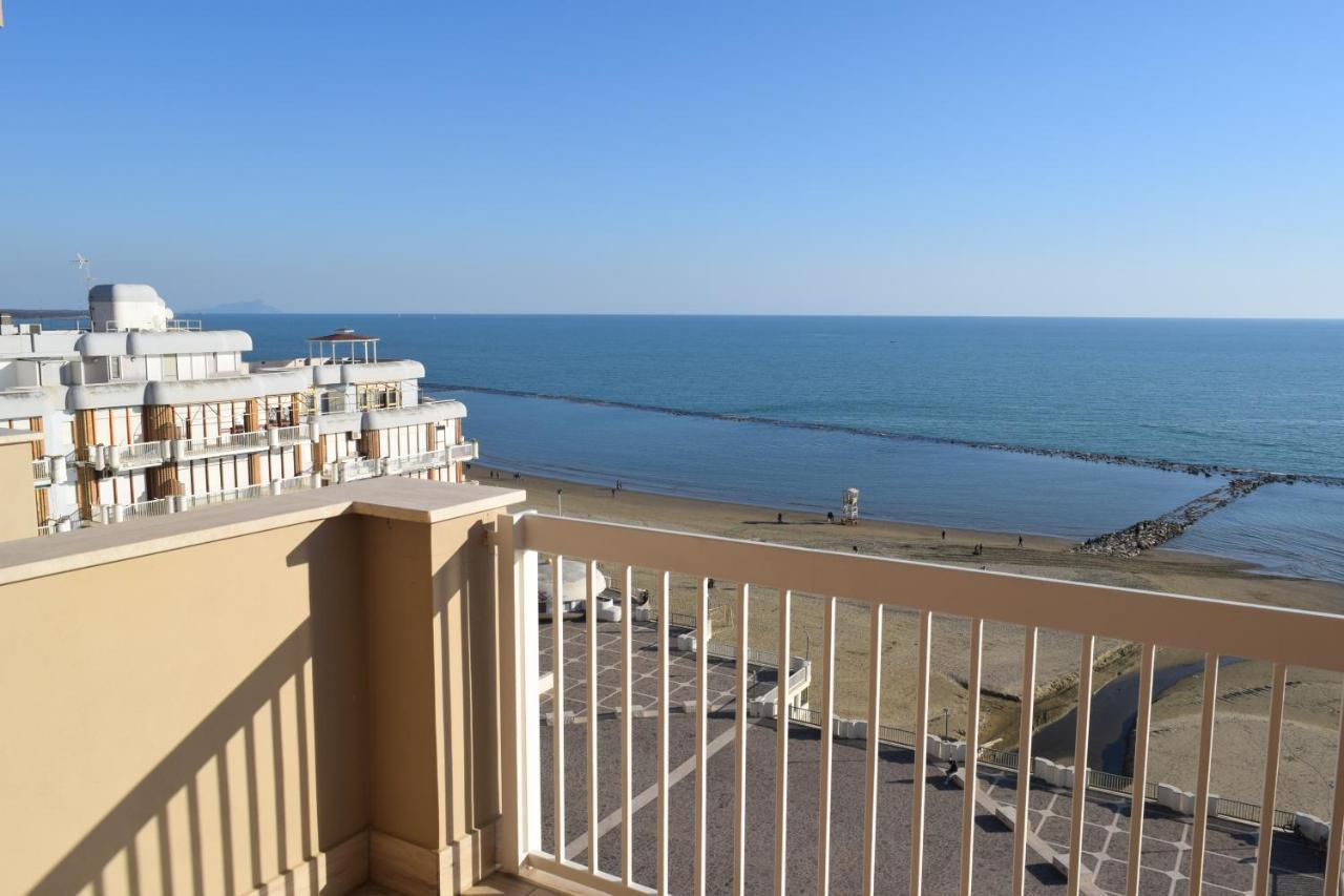 Апартаменти La Terrazza Sul Tirreno Неттуно Екстер'єр фото