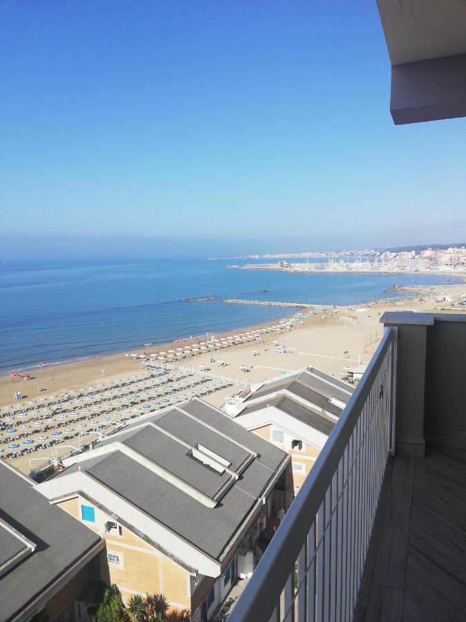 Апартаменти La Terrazza Sul Tirreno Неттуно Екстер'єр фото